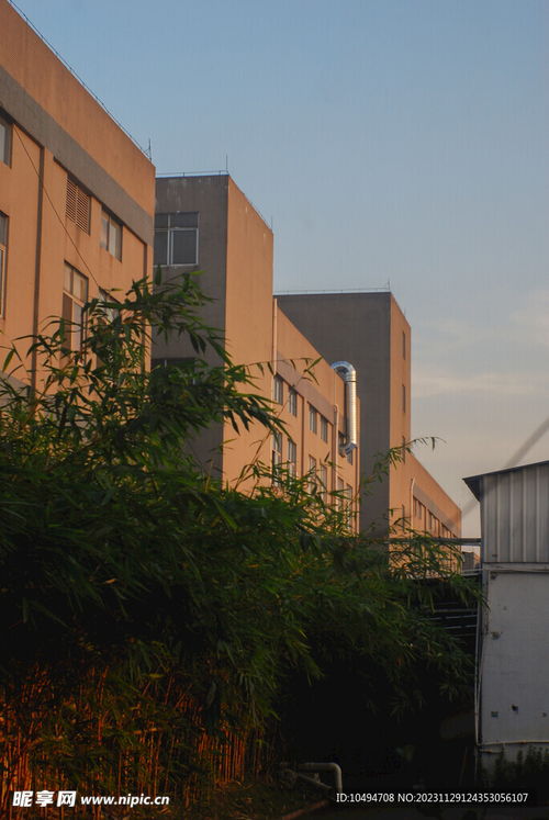 黃昏下的工廠樓攝影圖